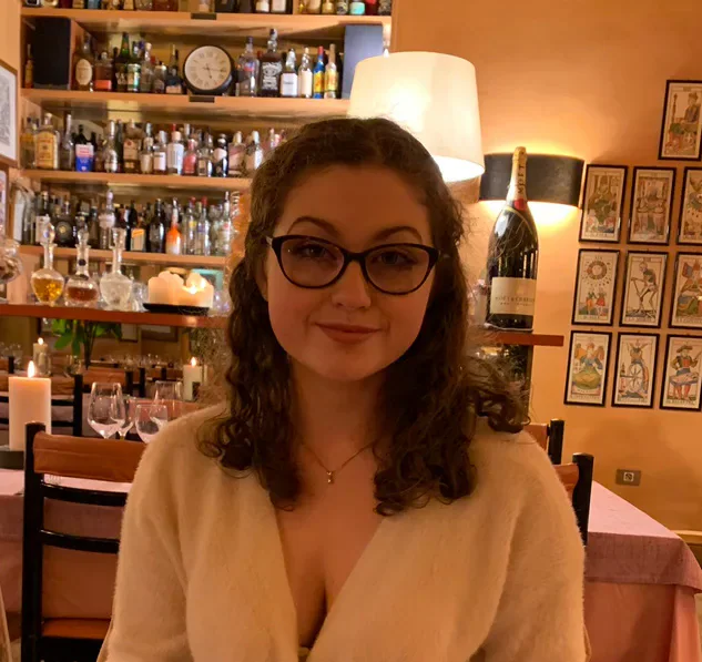 Portrait of editor Annabelle Lee.