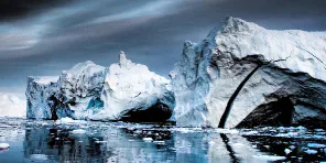 A ship approaching an iceberg