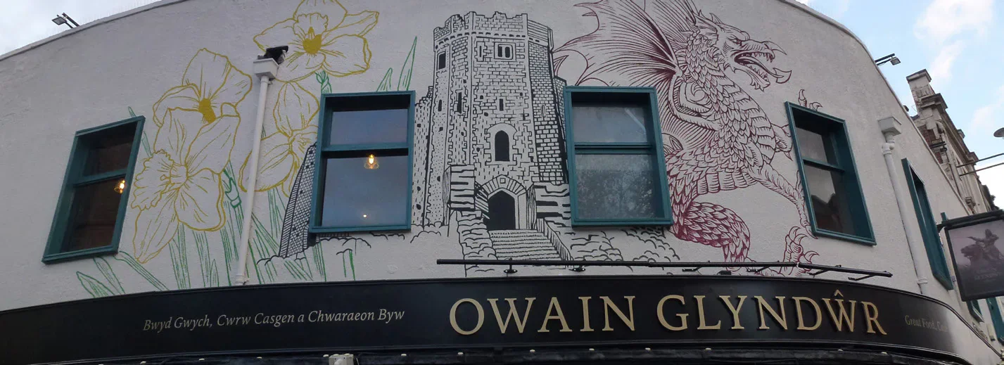 Exterior mural of the Owain Glyndŵr pub