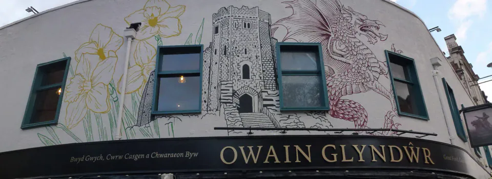 Exterior mural of the Owain Glyndŵr pub