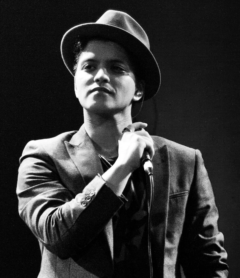 Image accompanying “‘The Romantic’, Bruno Mars is Showing Off”