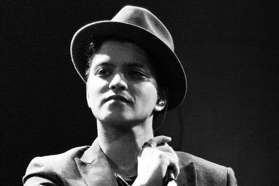 Image accompanying “‘The Romantic’, Bruno Mars is Showing Off”