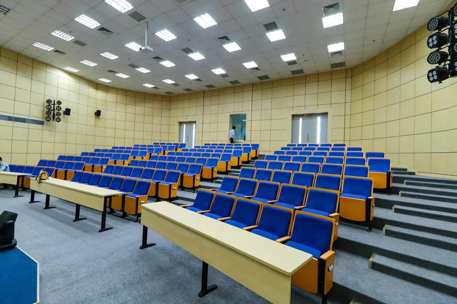 Image accompanying “NO CRINGE IN THE CLASSROOM !”