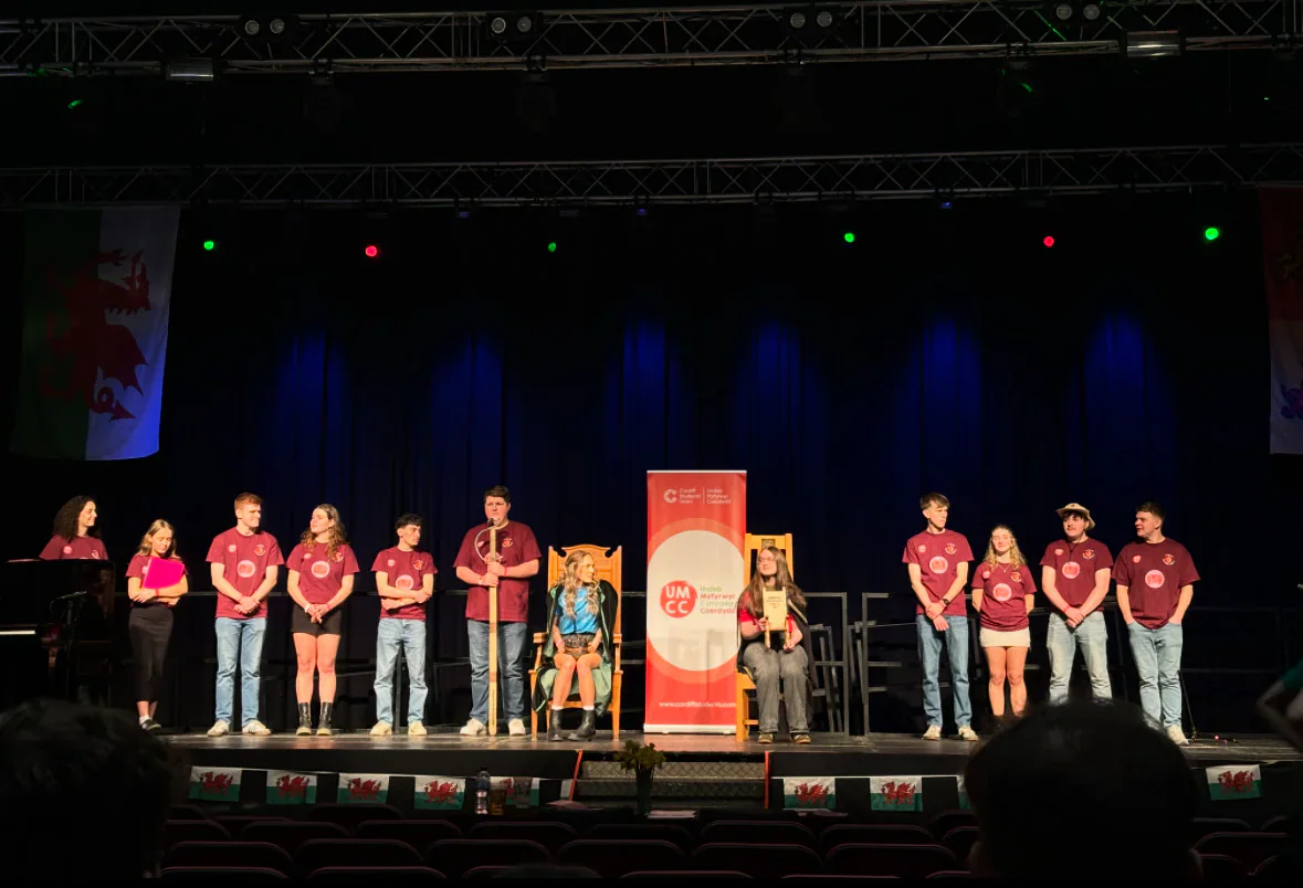 Seremoni Cadeirio yr Eisteddfod Ryng-colegol